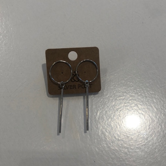 Dangling Earring - Picture 2 of 3